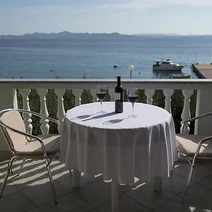 apartments-jurjevic-petrcane.hotelinzadar.com/